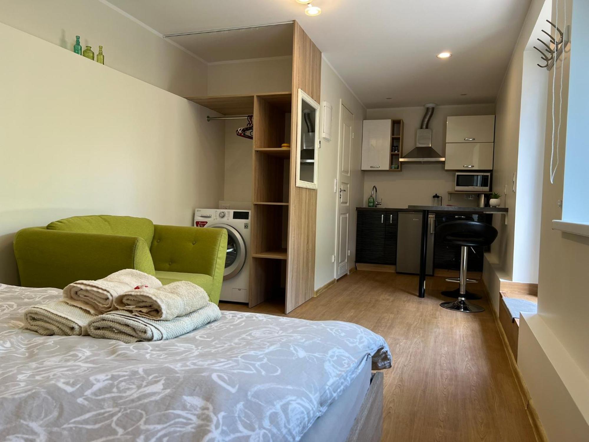 Jaama Flat Surrounded By Garden Apartment