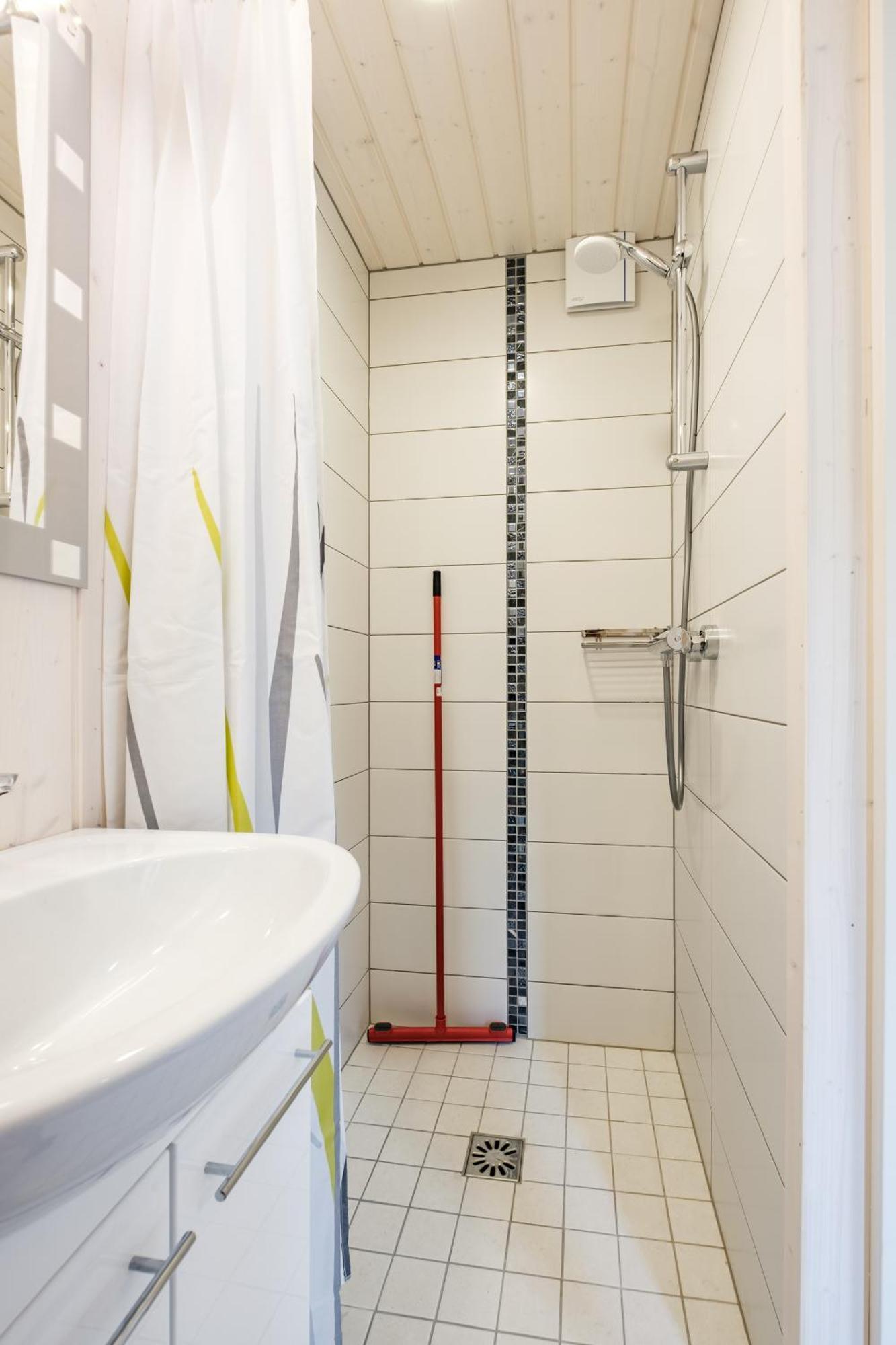 Jaama Flat Surrounded By Garden Apartment